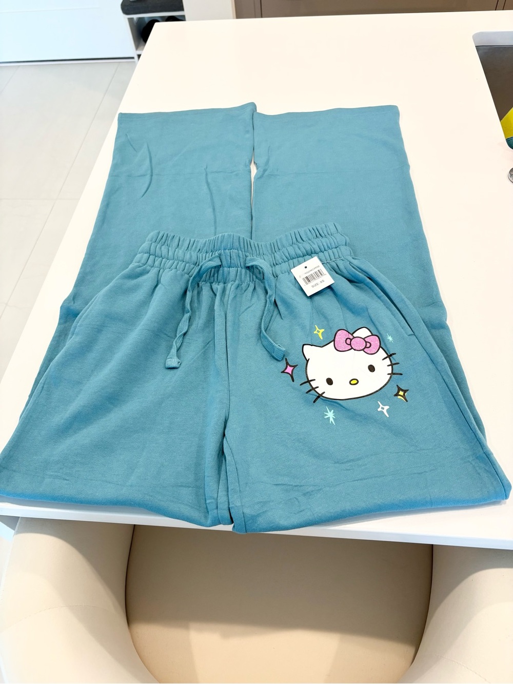 NWT Hello Kitty joggers leggings size XS